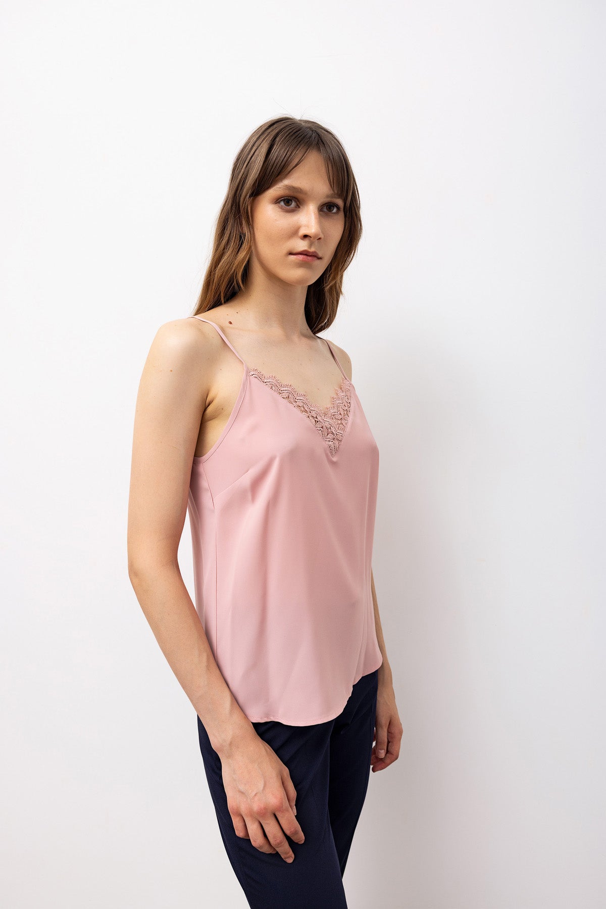 Dantel Detaylı Askılı Bluz - Pembe